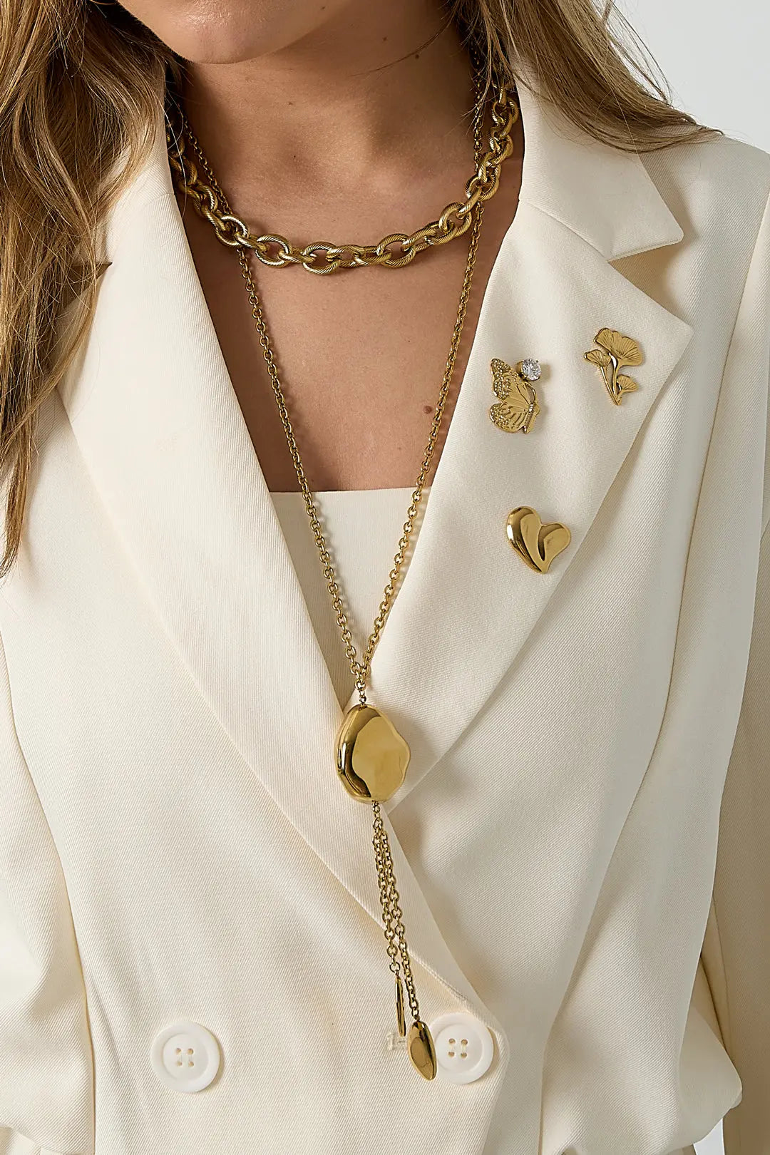 Lange Halskette mit organisch geformten Perlen