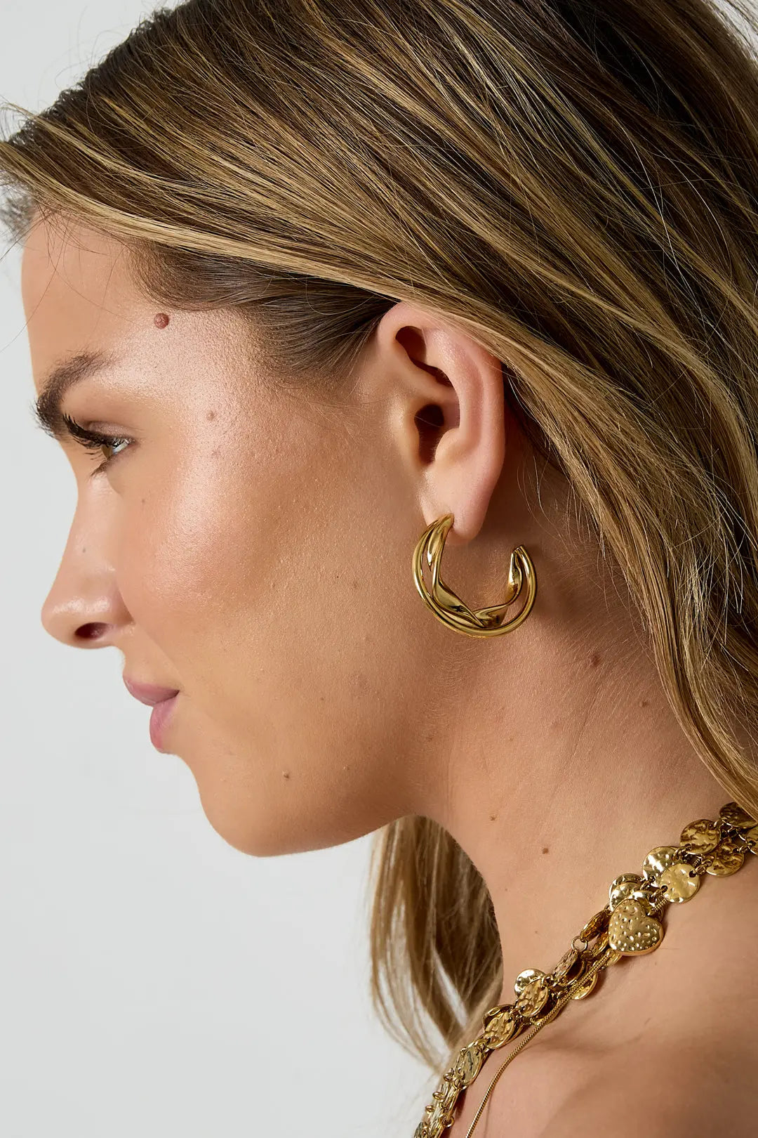 Doppelte klobige Creolen mit gedrehtem Detail